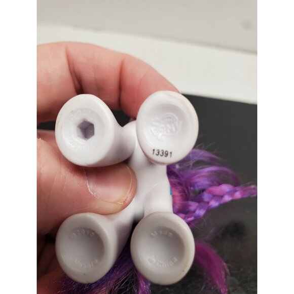 2010 My Little Pony Hasbro G4 Rarity Unicorn MLP White Purple 3" - Picture 6 of 6